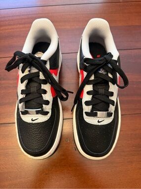 Nike Air Size 4 Y NWOB
